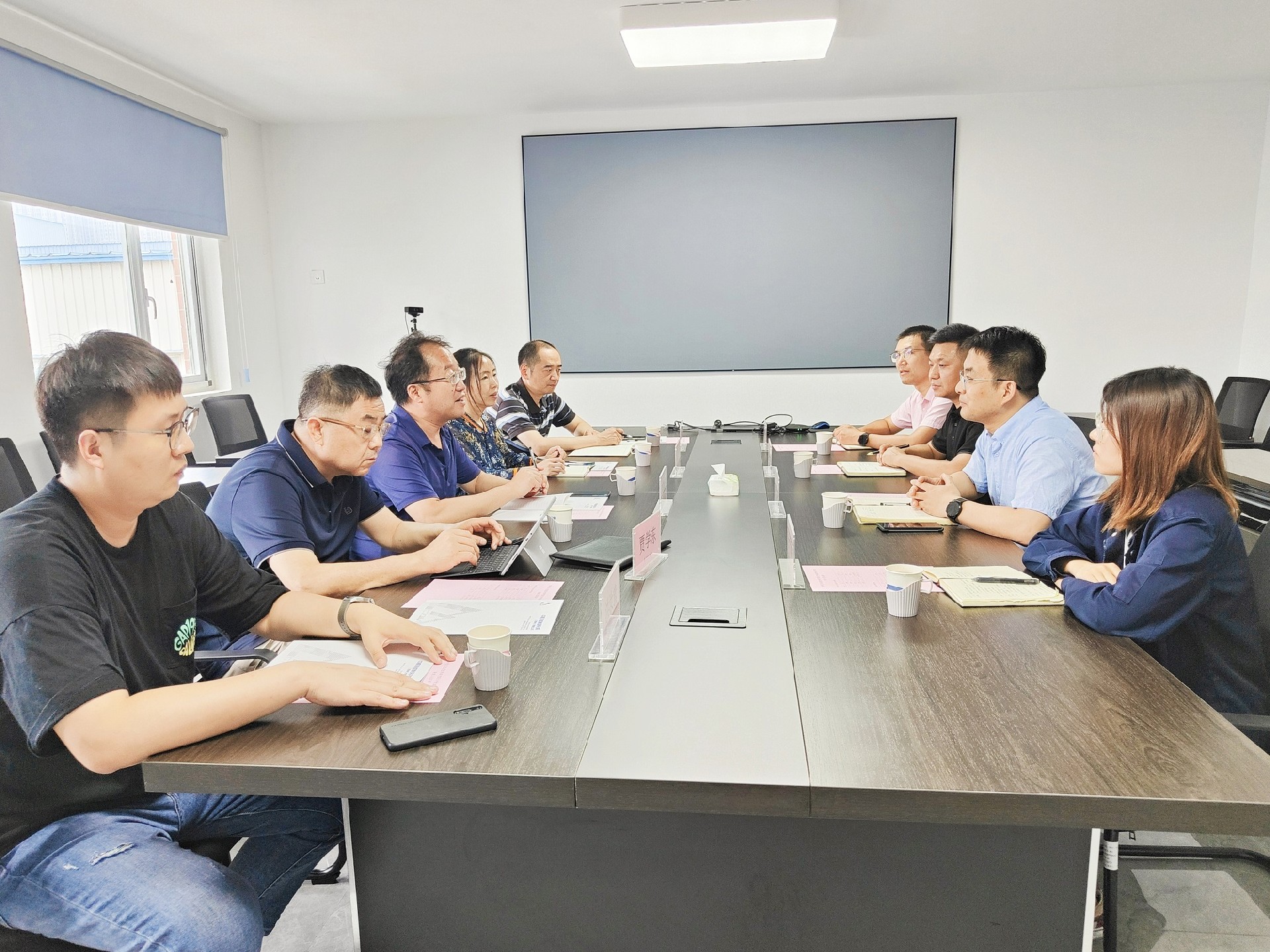 郑州信大先进技术研究院院长李瑞峰一行到中机新材料研究院访问交流
